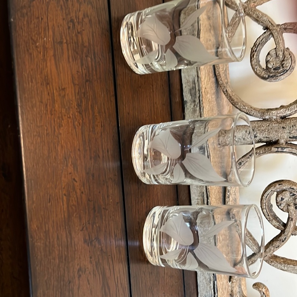 Vintage juice glasses with etched flower set of 3